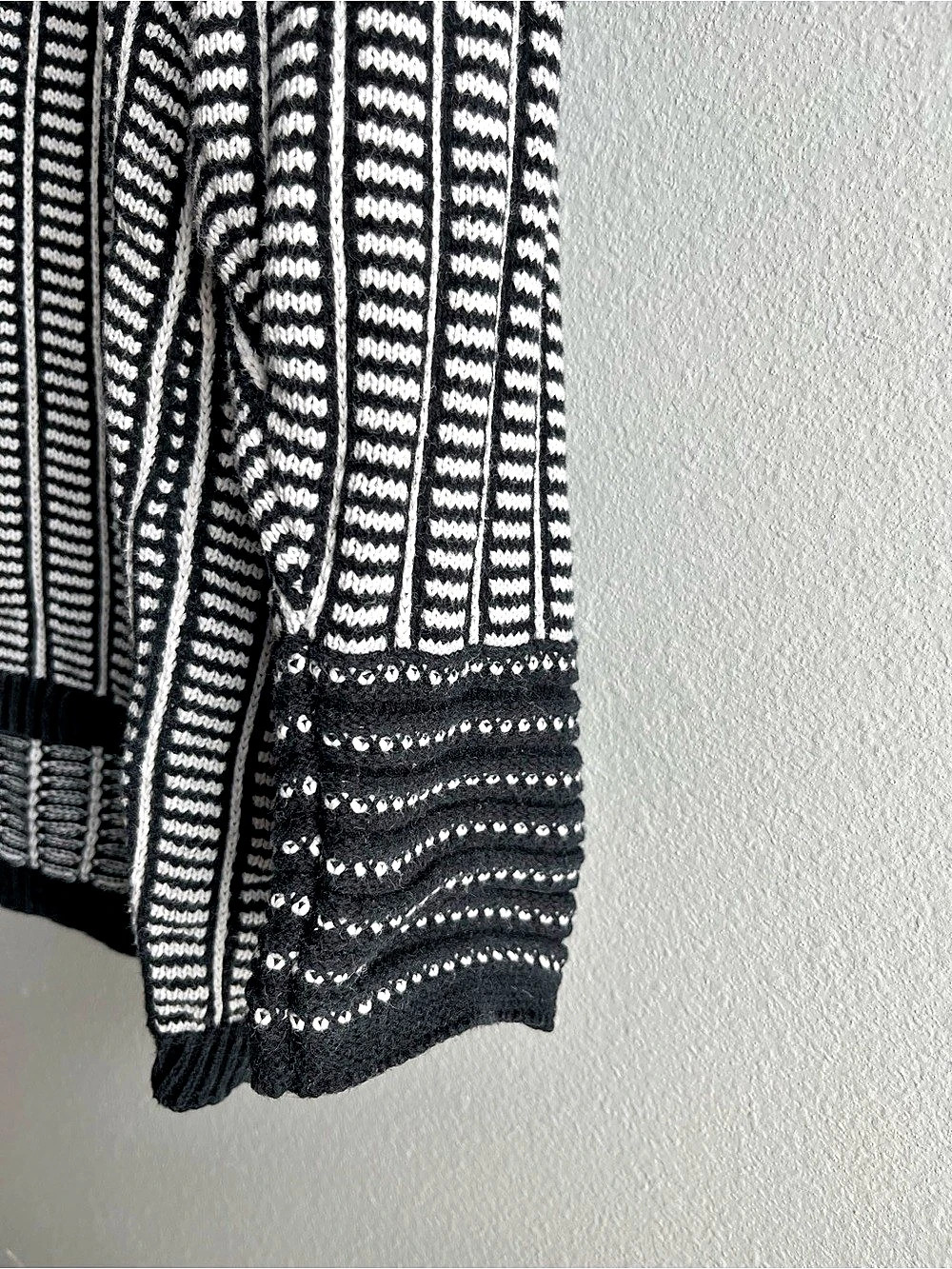 Calvin Klein Black & White Patterned Cowl Neck Sweater Medium - Picture 5 of 7